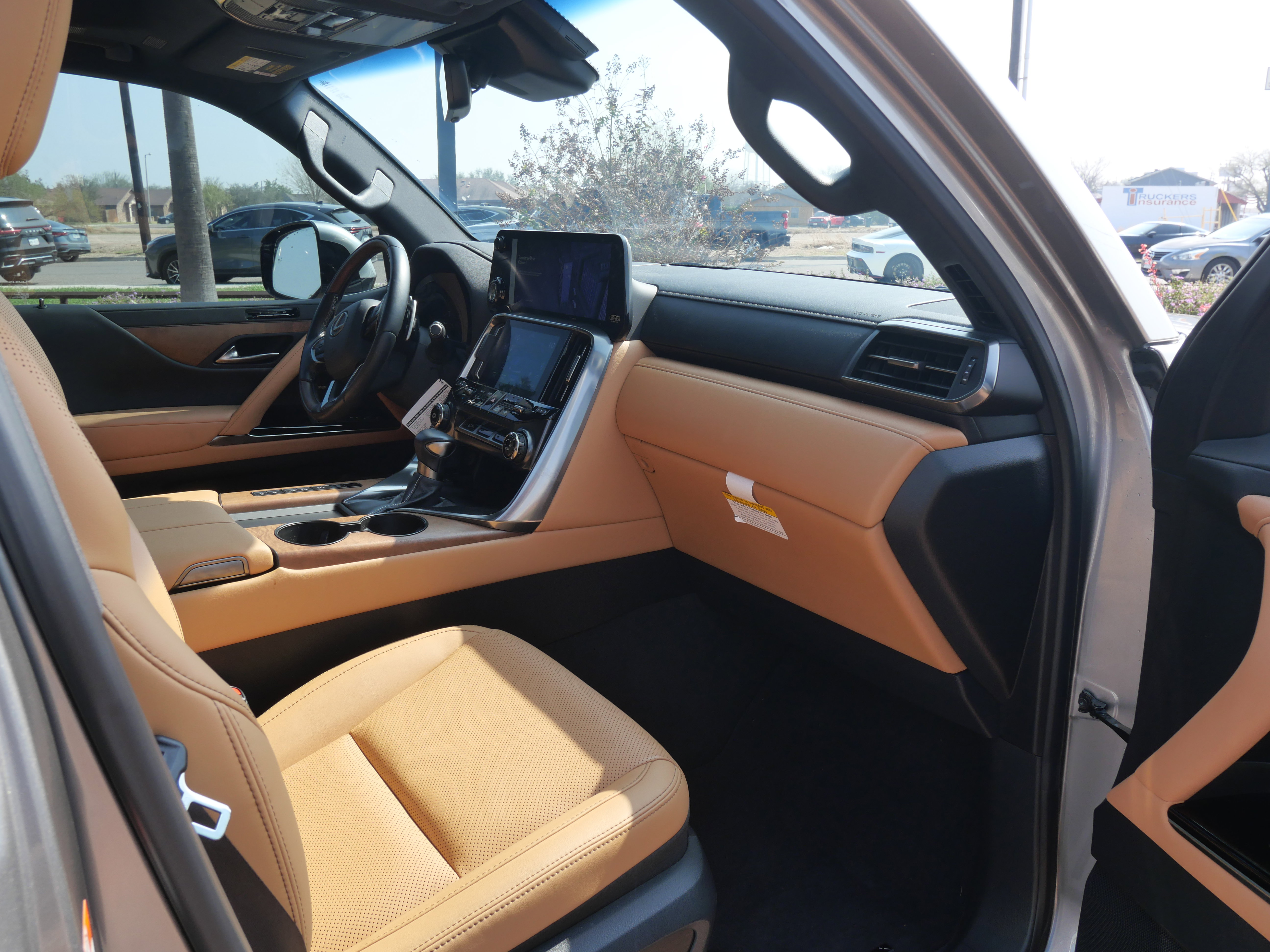 Certified 2024 Lexus LX 600 4WD w/ Luxury Package image 15