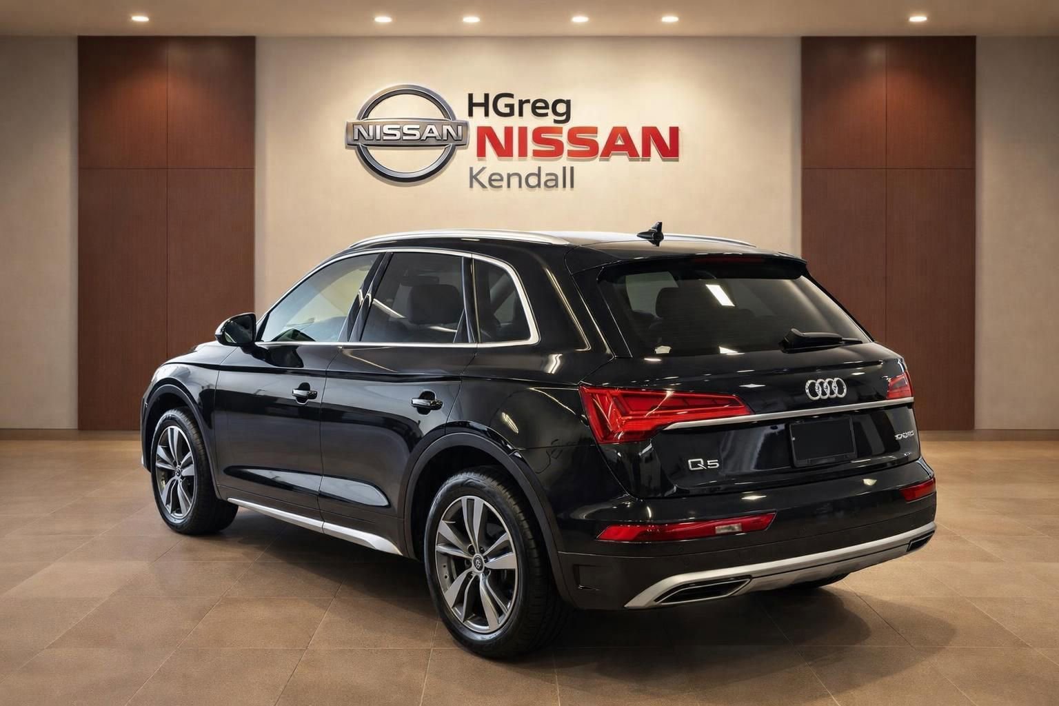 Used 2021 Audi Q5 2.0T Premium Plus w/ Premium Plus Package AWD/4WD image 2