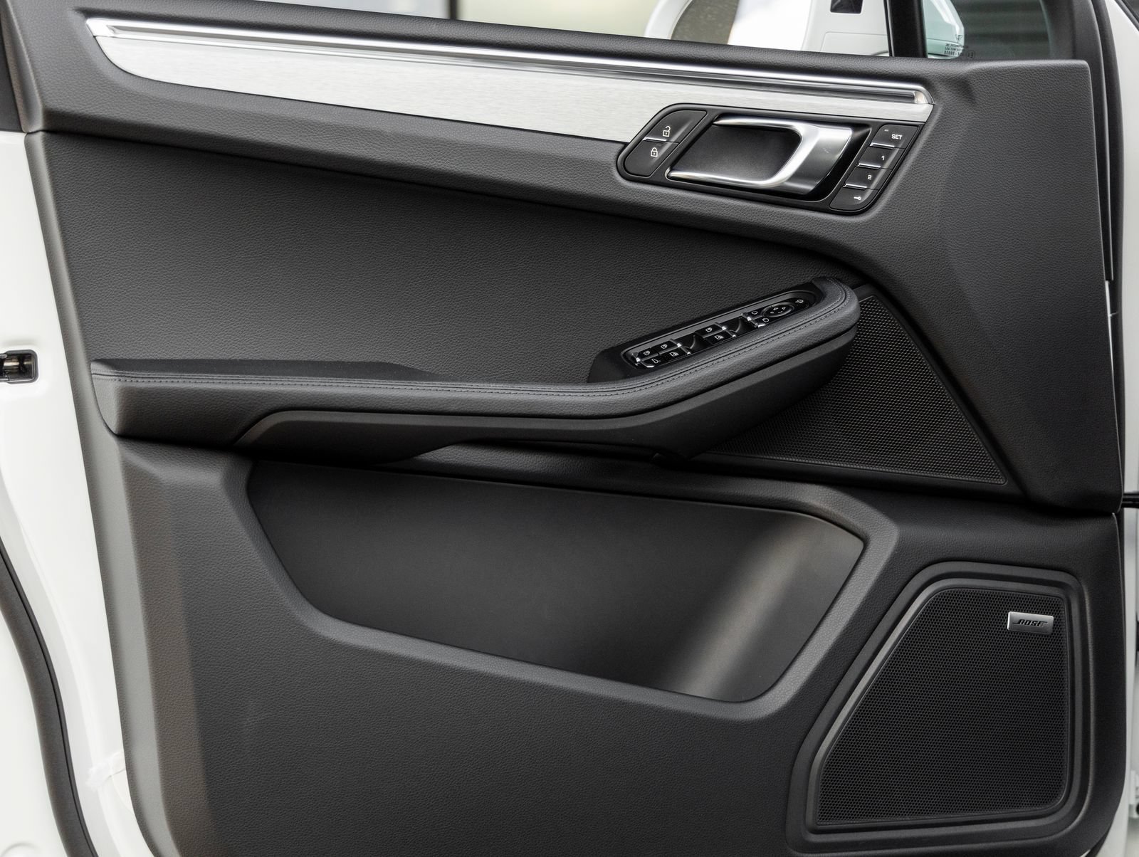 Certified 2026 Porsche Macan AWD/4WD image 19