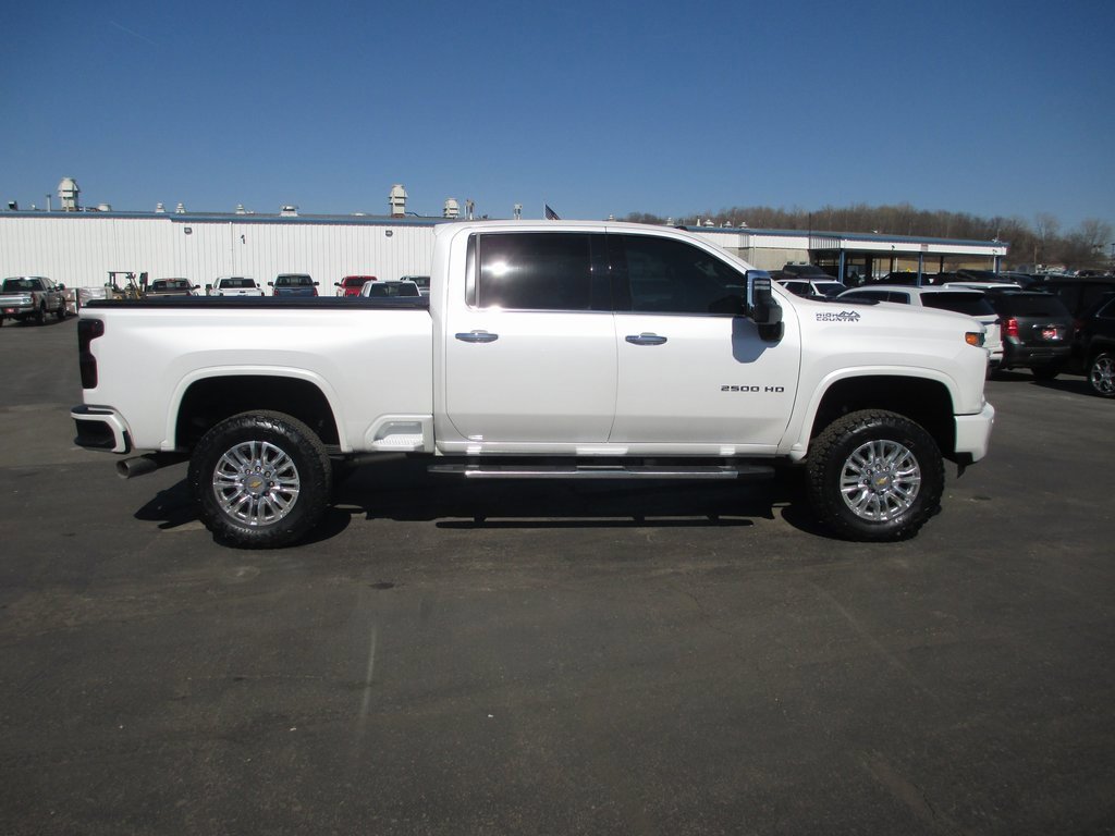 Used 2022 Chevrolet Silverado 2500 High Country w/ Z71 Off-Road Package image 4
