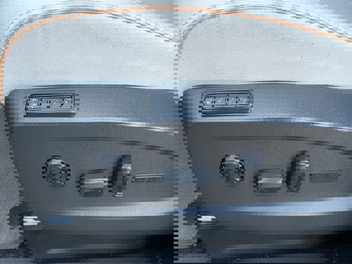 Used 2025 Volkswagen ID. Buzz 1st Edition image 20