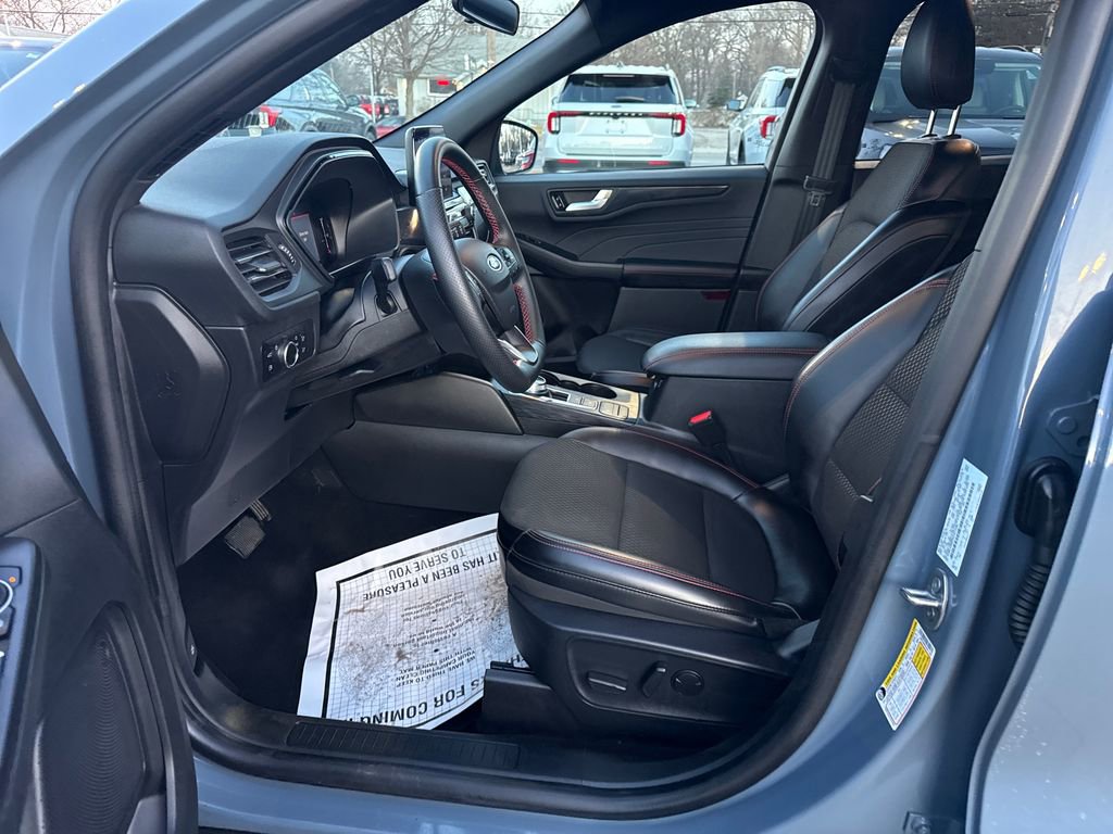 Used 2025 Ford Escape ST-Line w/ Equipment Group 301A image 24