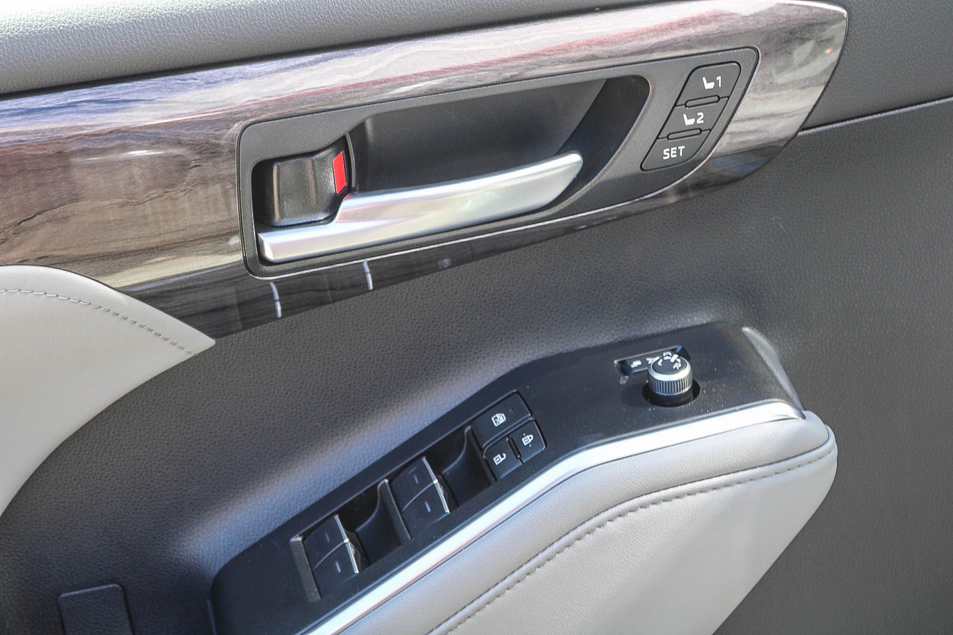 Certified 2026 Toyota Highlander Limited AWD/4WD image 22