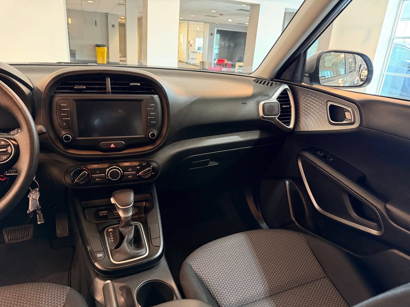 Used 2025 Kia Soul LX w/ LX Technology Package FWD image 33
