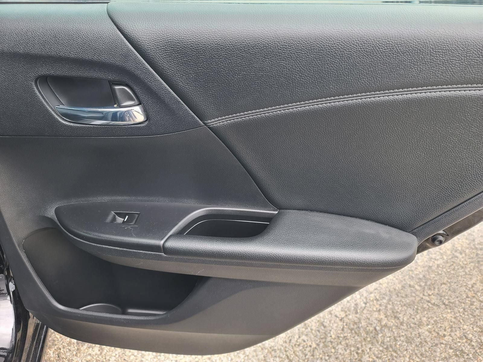 Used 2015 Honda Accord EX-L image 18
