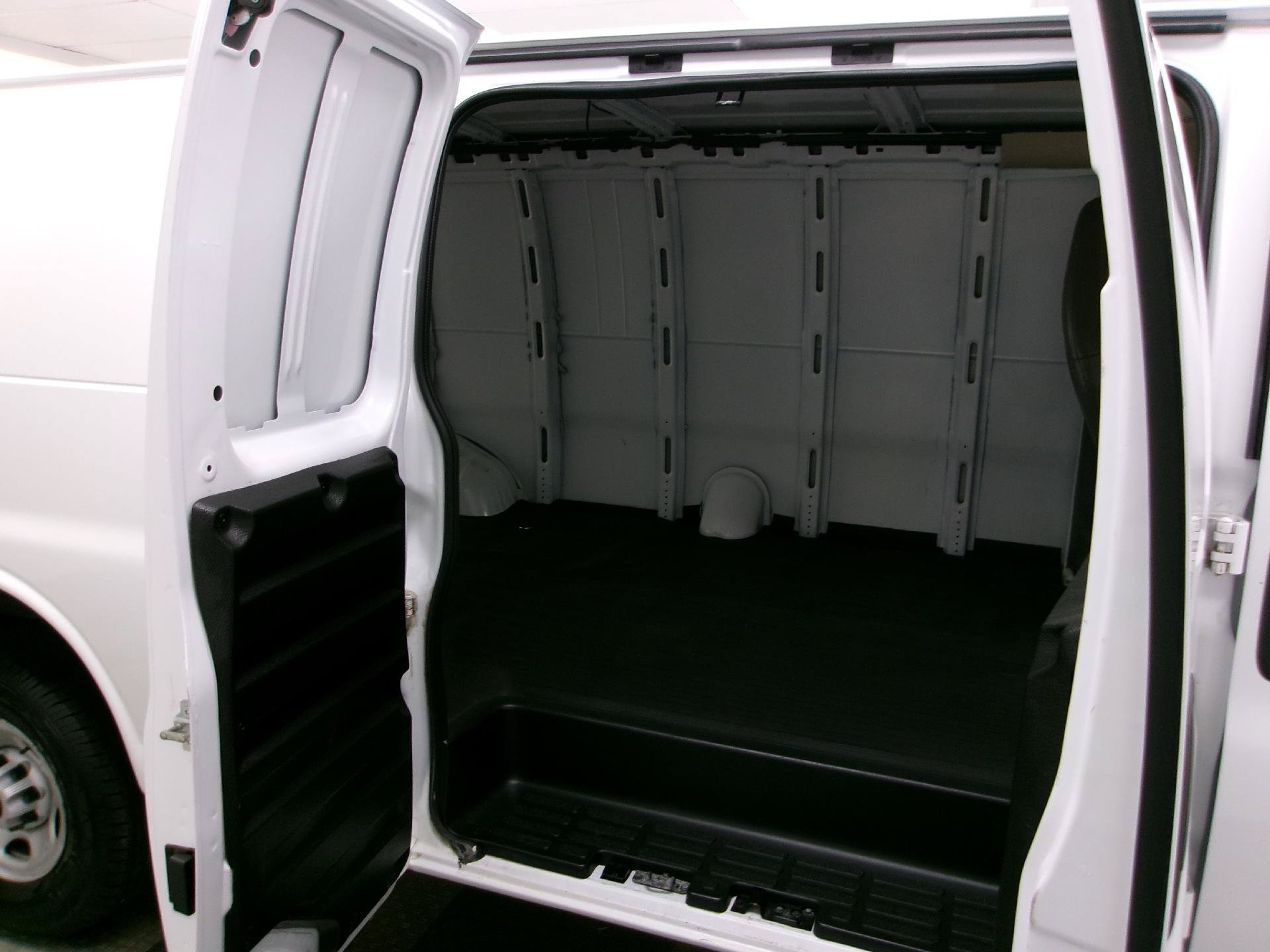 Used 2024 GMC Savana 2500 Extended w/ Driver Convenience Package RWD image 9