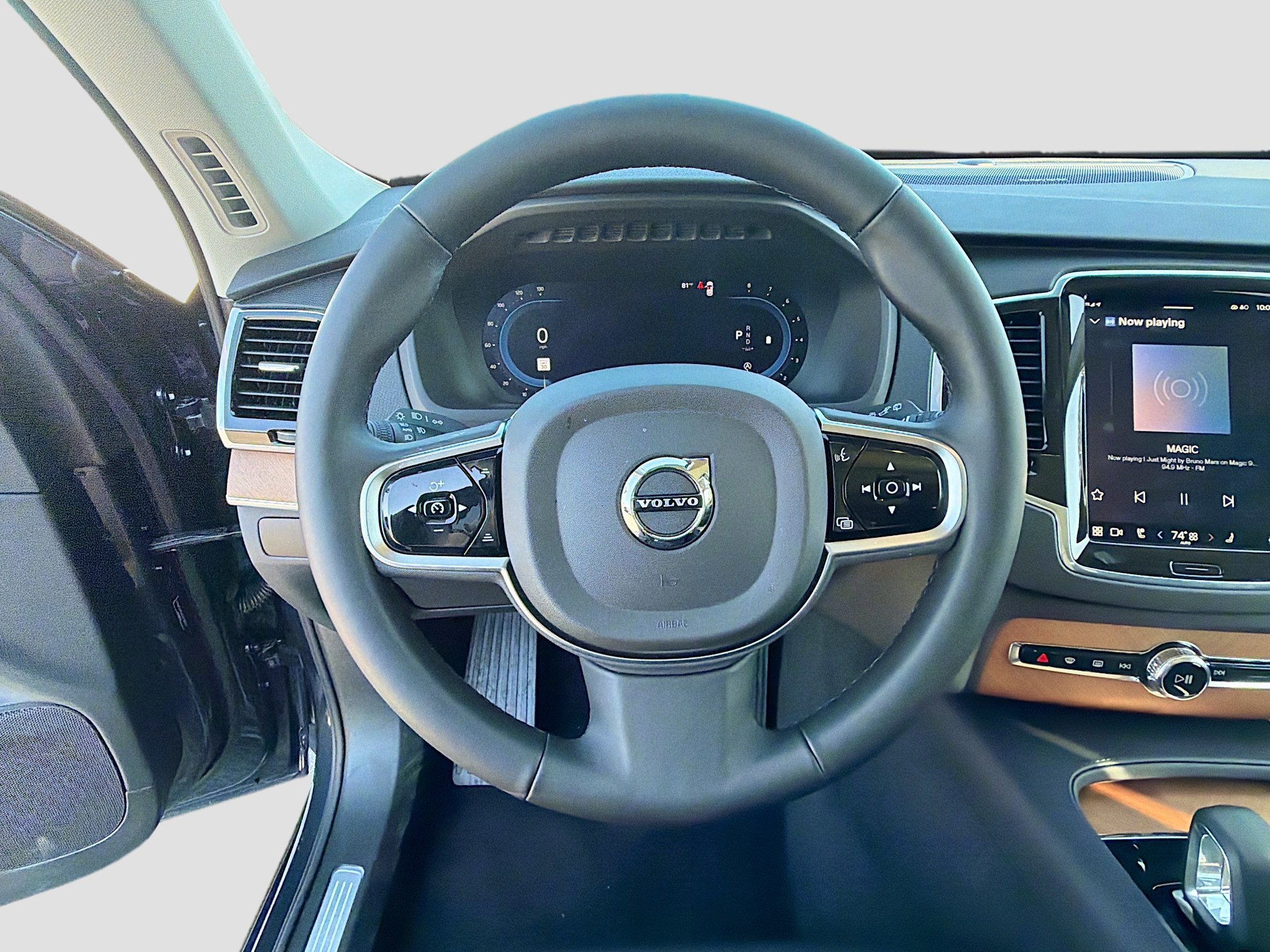Used 2025 Volvo XC90 B5 Plus w/ Protection Package Premier AWD/4WD image 39
