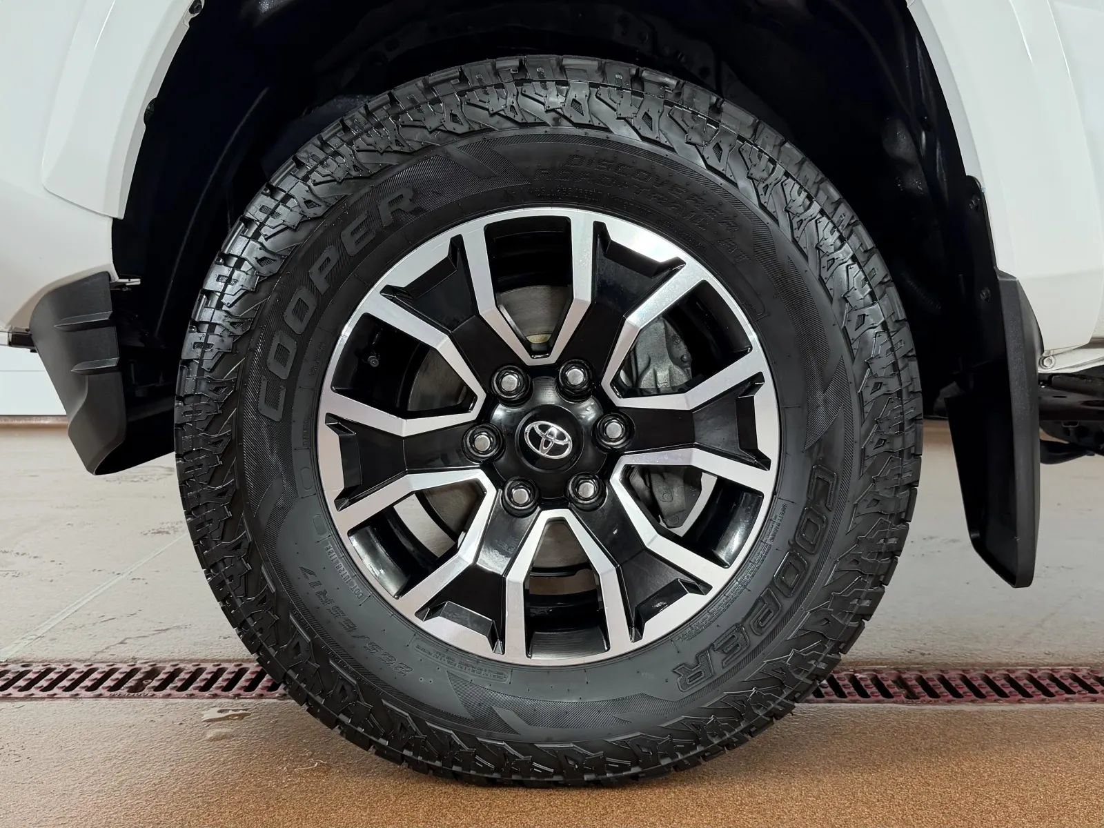 Used 2023 Toyota Tacoma TRD Sport AWD/4WD image 9