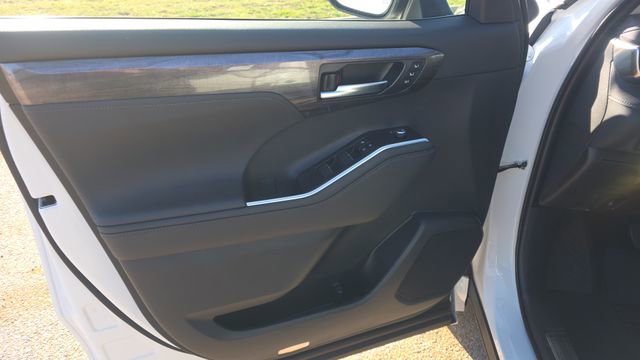 New 2026 Toyota Highlander Limited AWD/4WD image 10