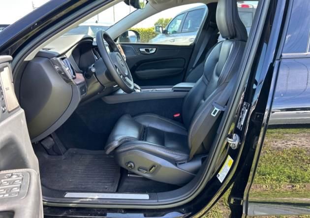 Used 2023 Volvo XC60 B5 Ultimate w/ Protection Package Premier image 2