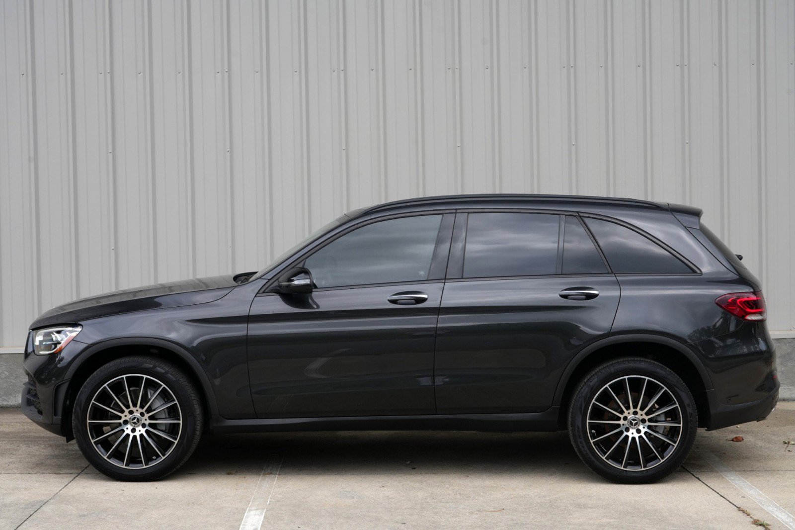 Used 2021 Mercedes-Benz GLC 300 w/ AMG Line image 44