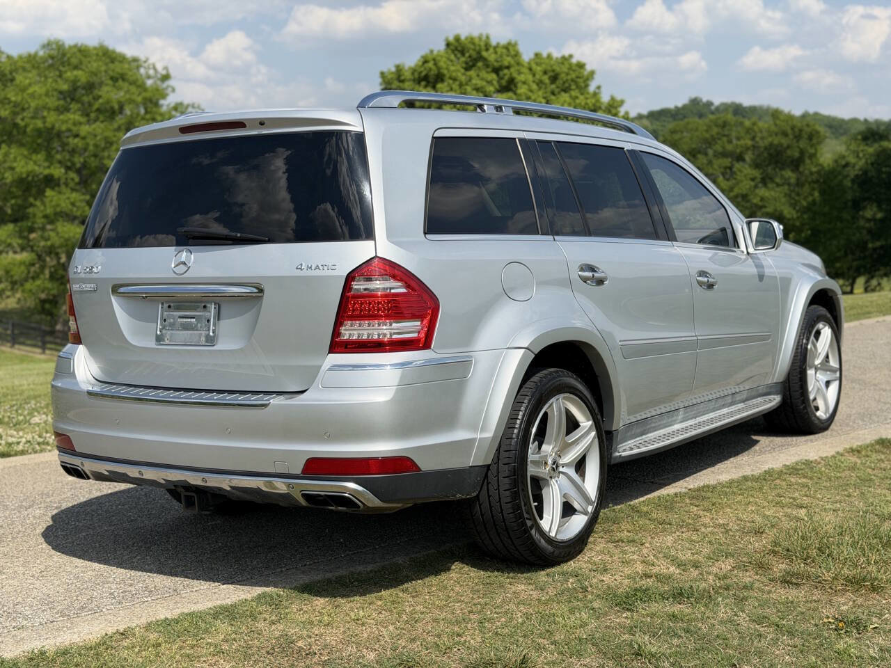 Used 2010 Mercedes-Benz GL 550 4MATIC image 26