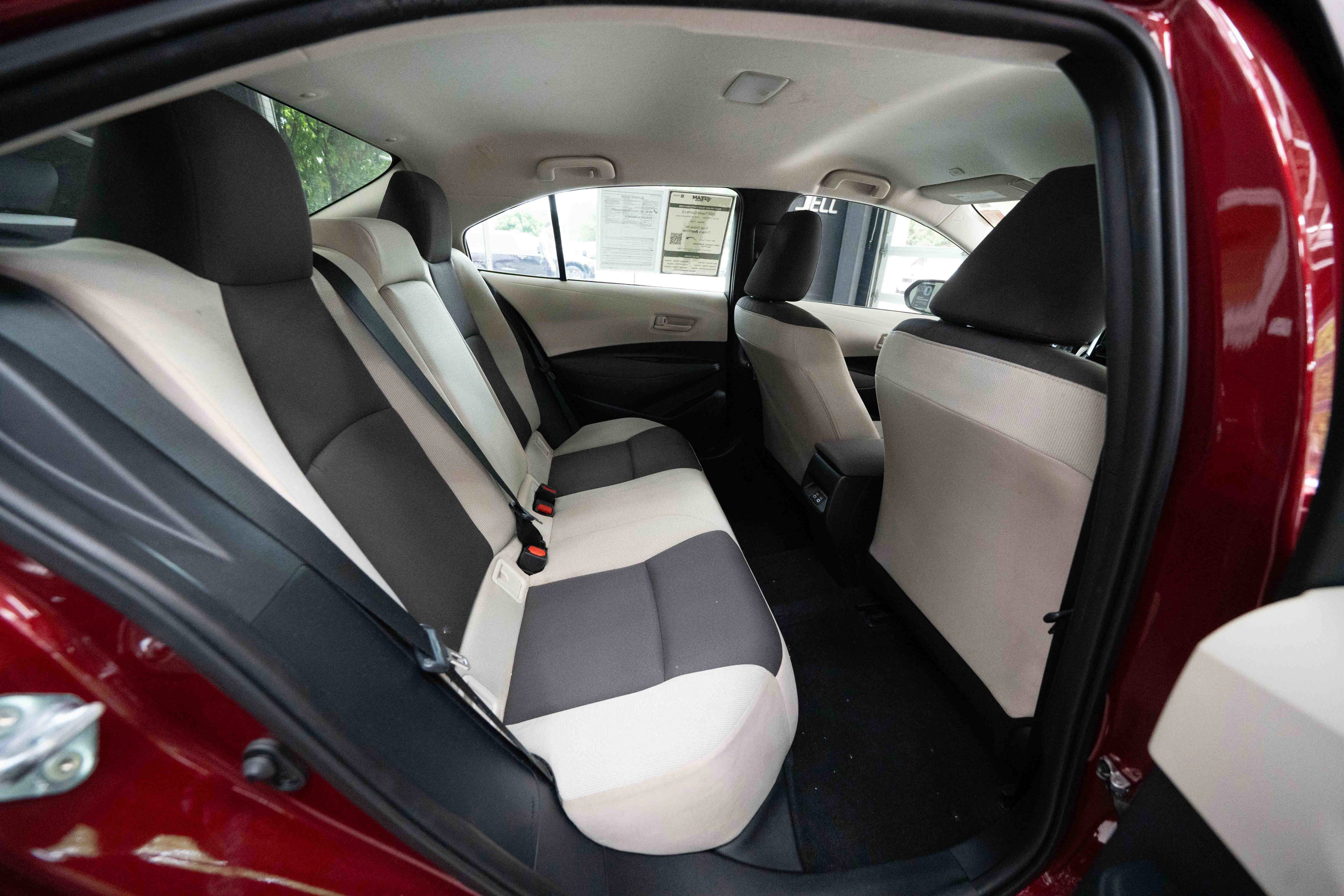 Used 2025 Toyota Corolla LE FWD image 24