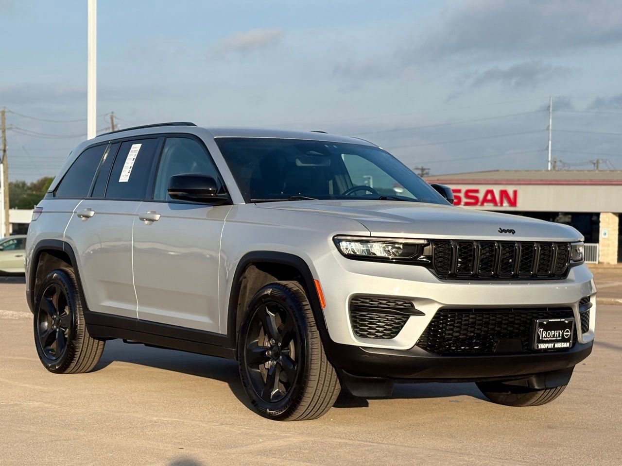 Used 2022 Jeep Grand Cherokee Altitude image 5