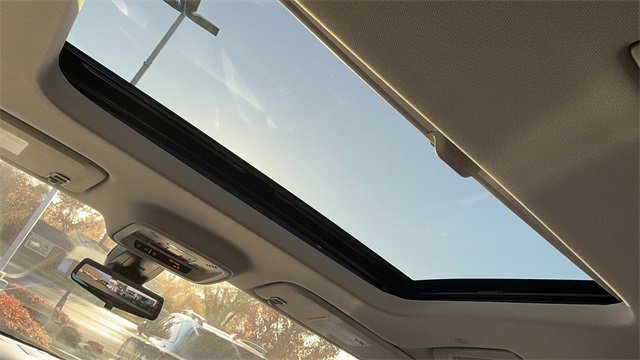 Used 2020 Chevrolet Traverse Premier w/ Redline Edition image 17