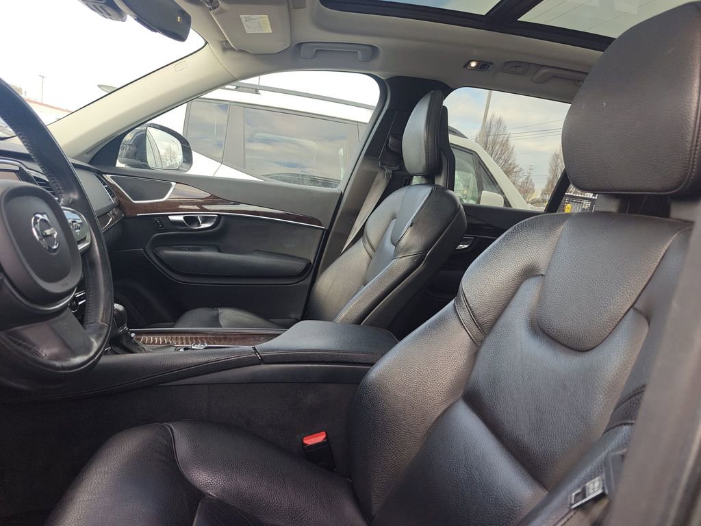 Used 2016 Volvo XC90 T6 Momentum w/ Momentum Plus Package image 8