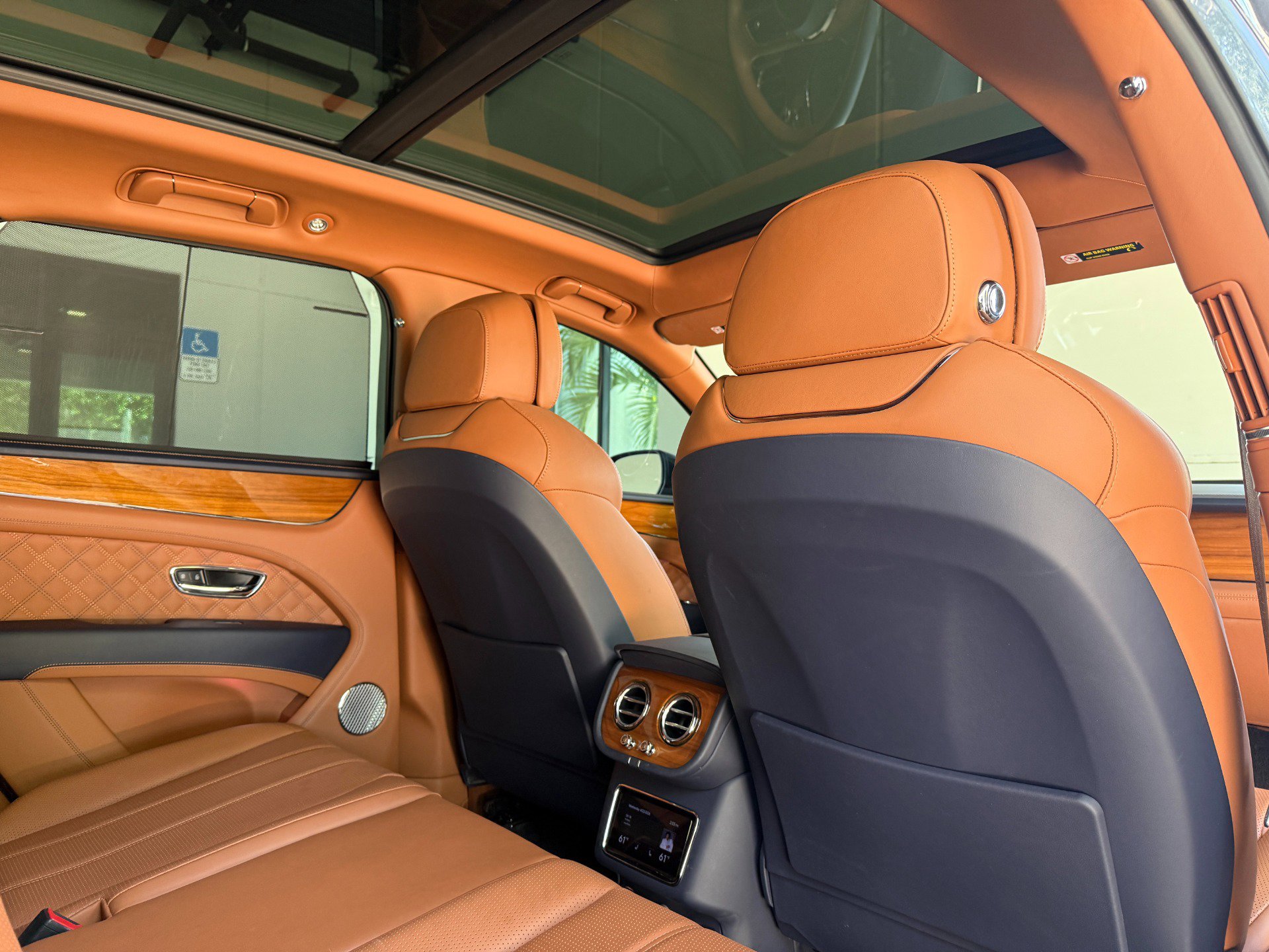 Used 2021 Bentley Bentayga AWD/4WD image 40