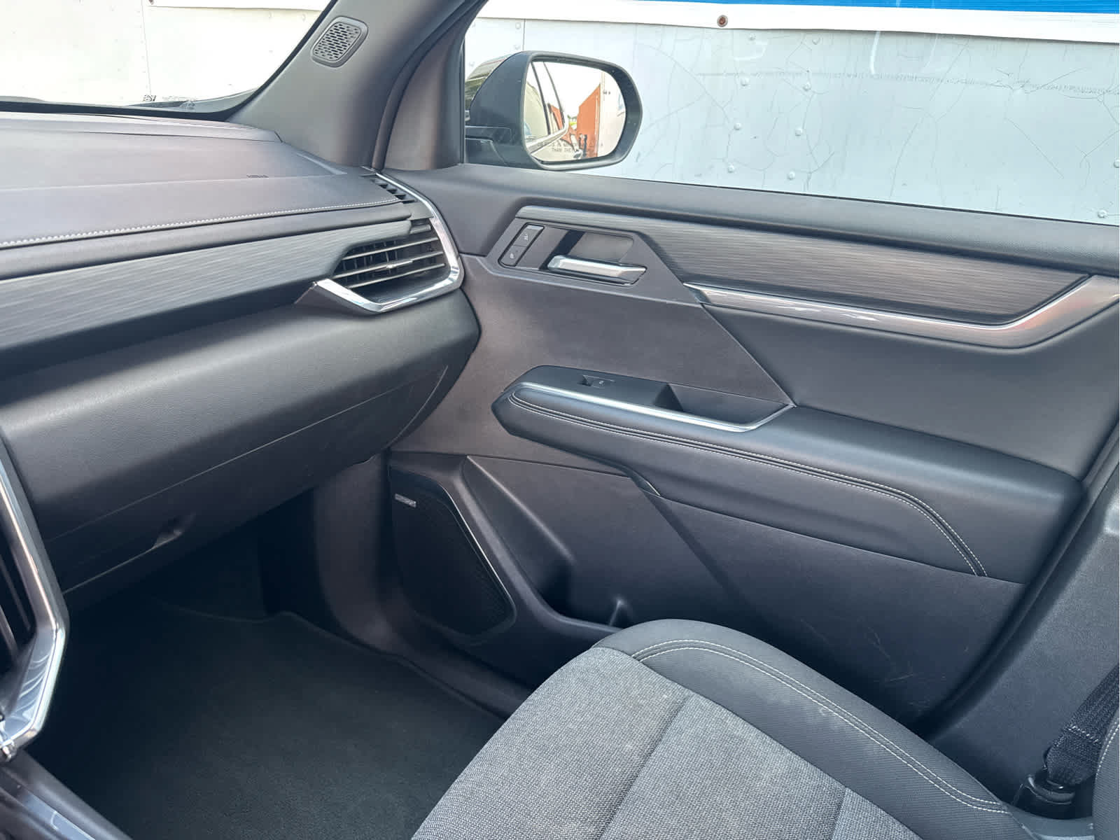 Used 2025 GMC Acadia Elevation FWD image 30