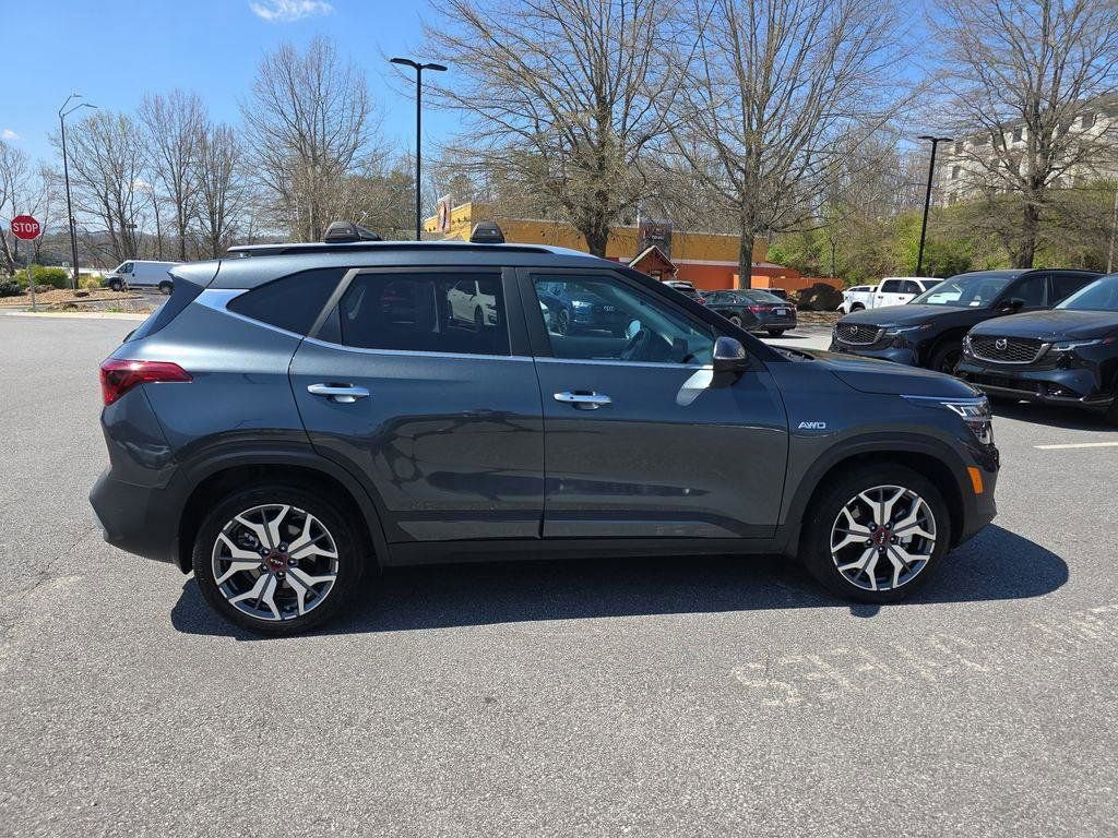 Used 2023 Kia Seltos SX image 2