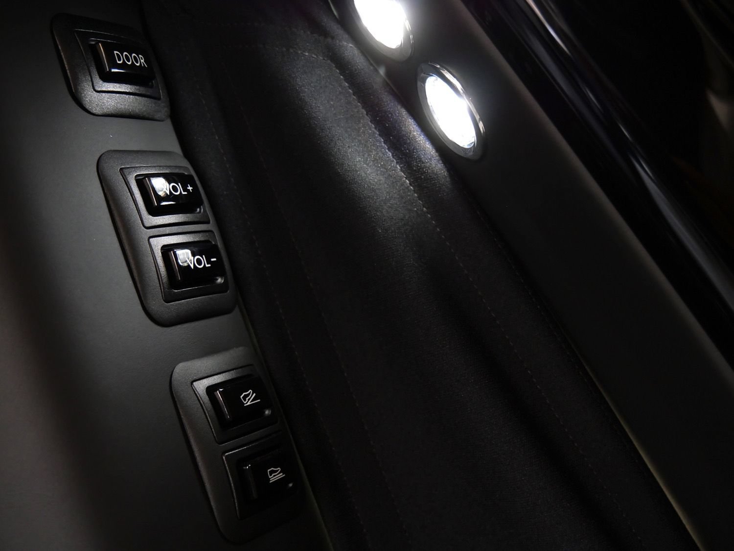 Used 2022 Rolls-Royce Phantom Extended Wheelbase w/ The Phantom Package RWD image 32