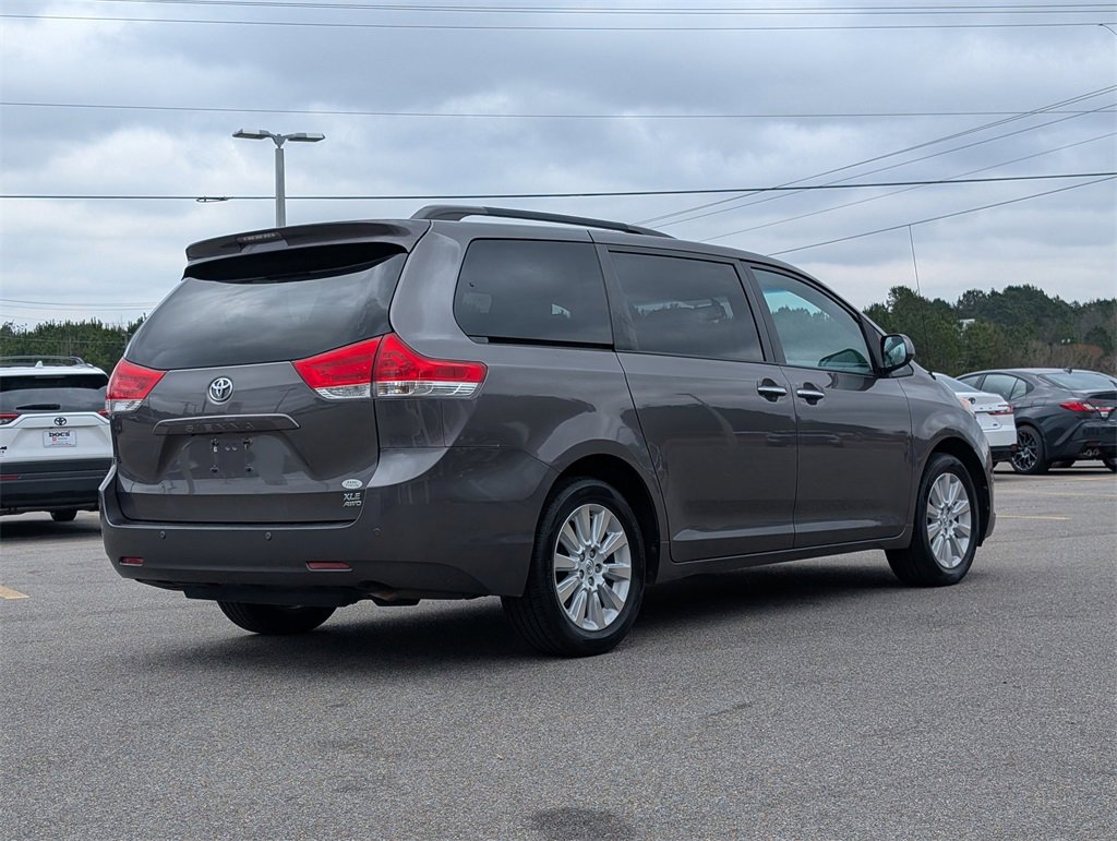 Used 2013 Toyota Sienna XLE image 4