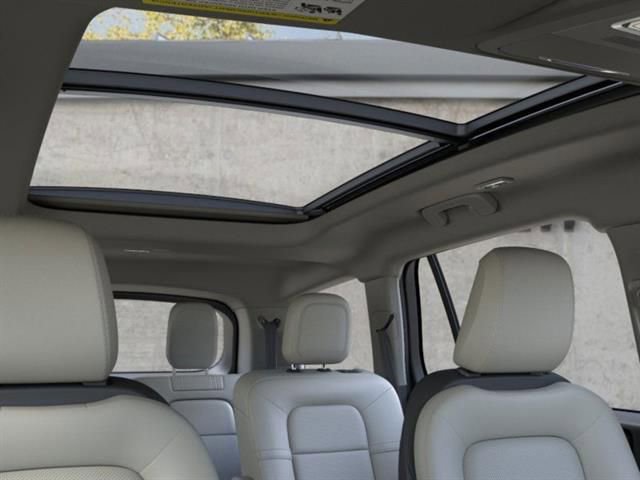 New 2026 Lincoln Aviator AWD w/ Jet Appearance Package image 22