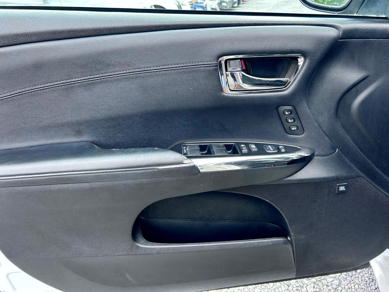 Used 2018 Toyota Avalon Limited image 8