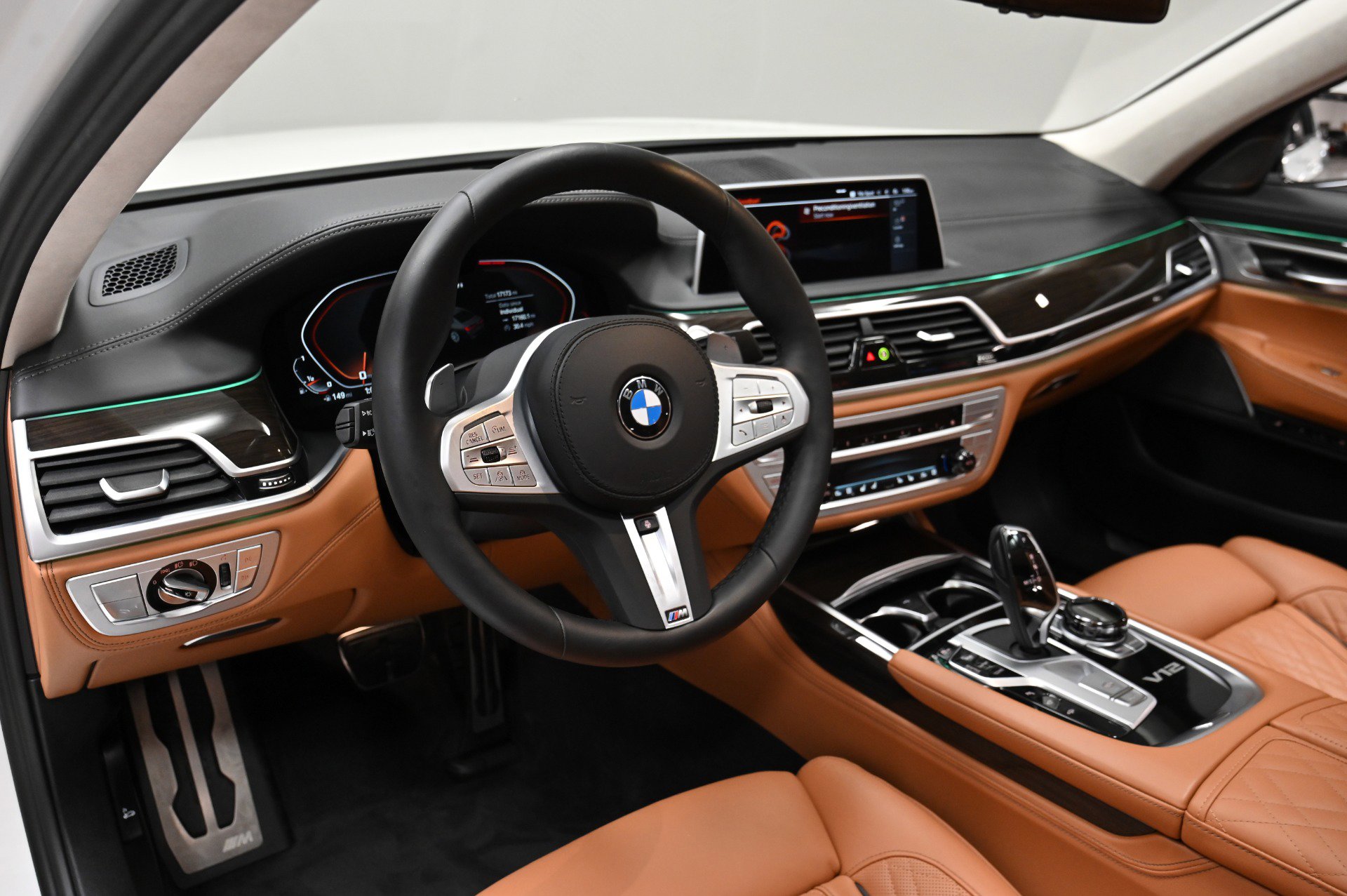 Used 2022 BMW M760i xDrive w/ Luxury Rear Seating Package image 5