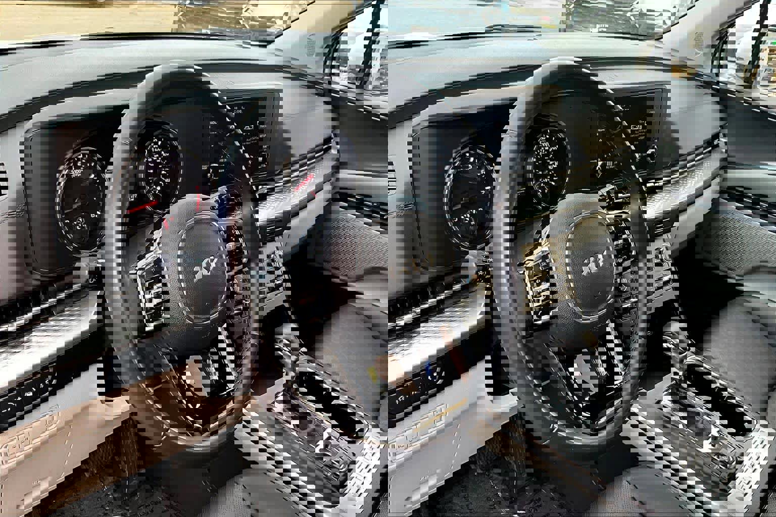 Used 2024 Kia Carnival LX image 16