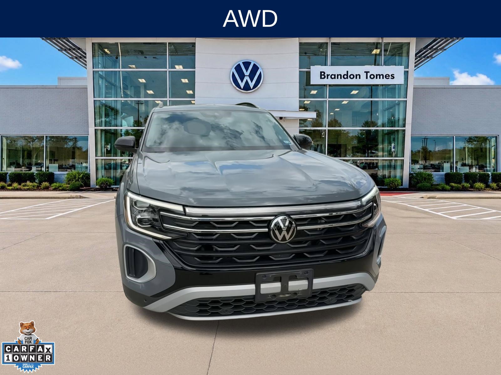 Used 2024 Volkswagen Atlas Peak Edition SE AWD/4WD image 2