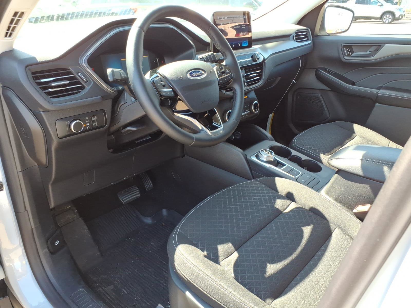 Used 2025 Ford Escape Active w/ Cold Weather Package AWD/4WD image 12