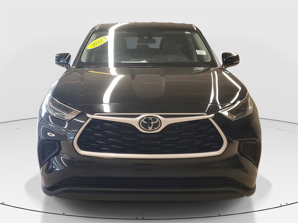 Used 2023 Toyota Highlander L image 2