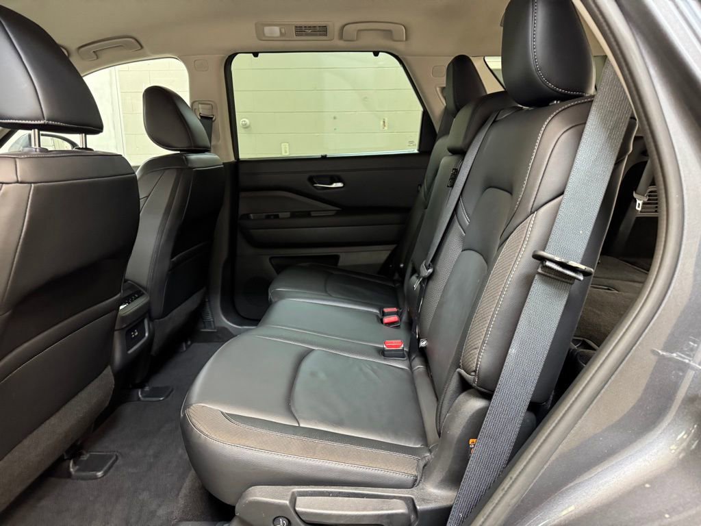 Used 2025 Nissan Pathfinder SL AWD/4WD image 15