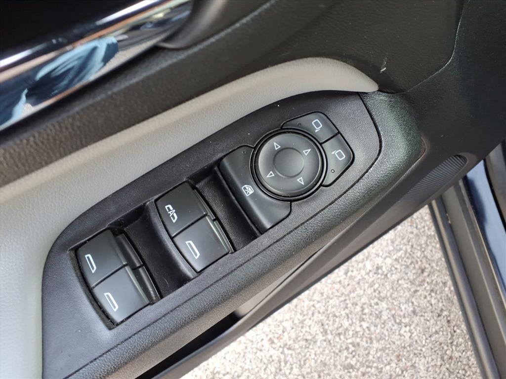 Used 2021 Chevrolet Equinox LS FWD image 22