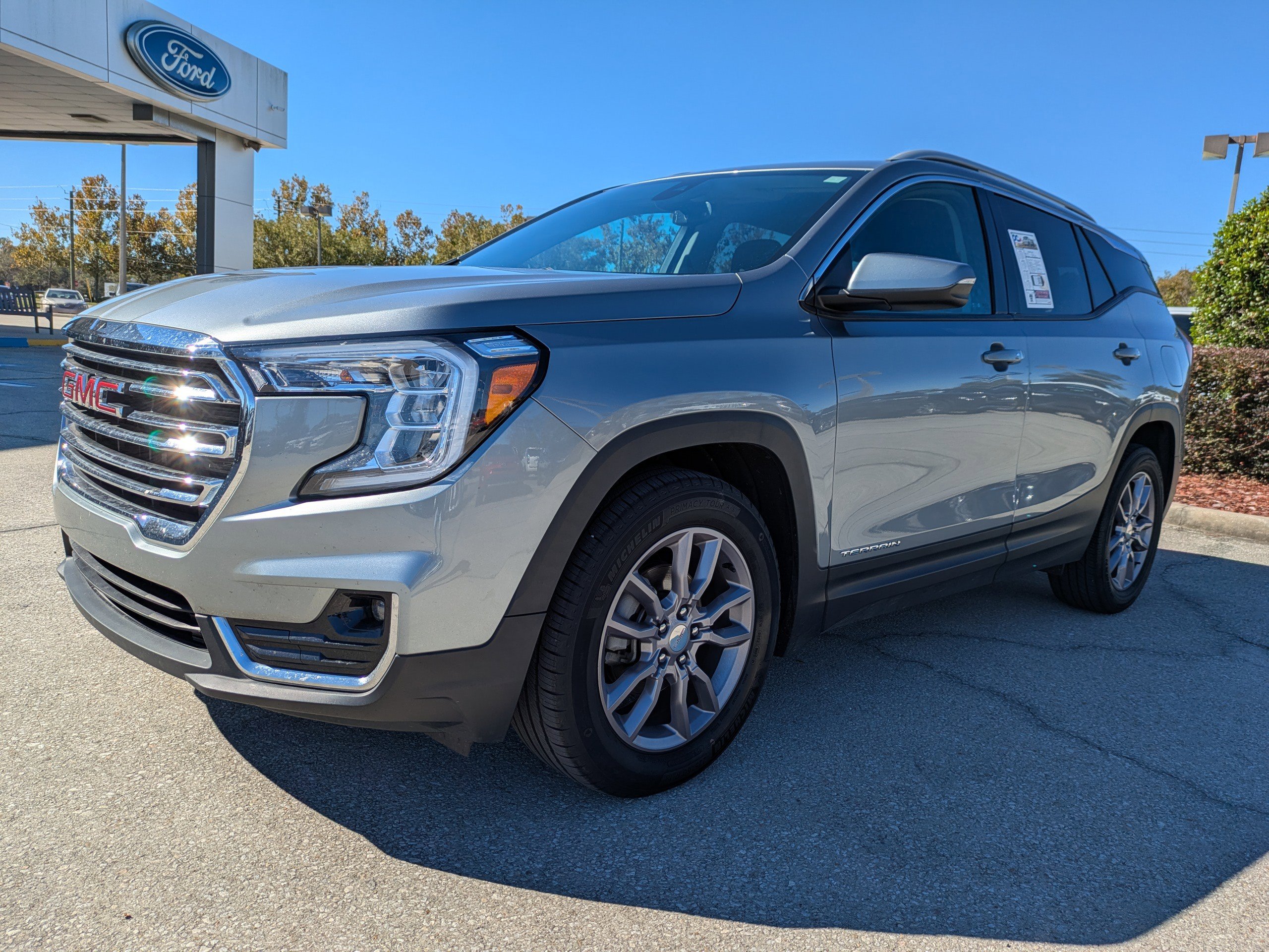 Used 2023 GMC Terrain SLT image 8