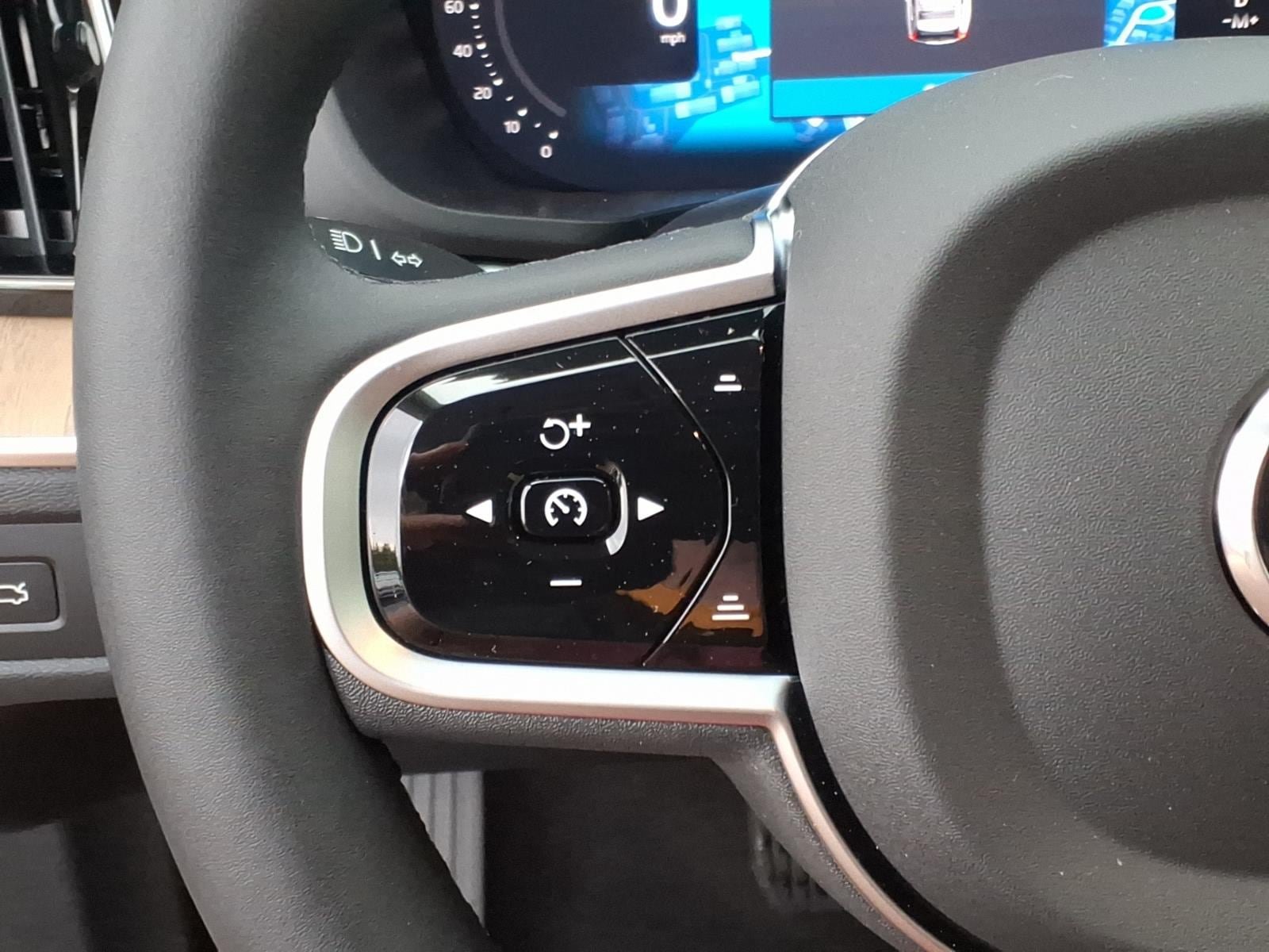New 2026 Volvo XC60 B5 Plus w/ Protection Package Premier AWD/4WD image 19