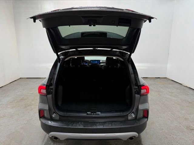 Used 2024 Ford Escape Platinum image 10