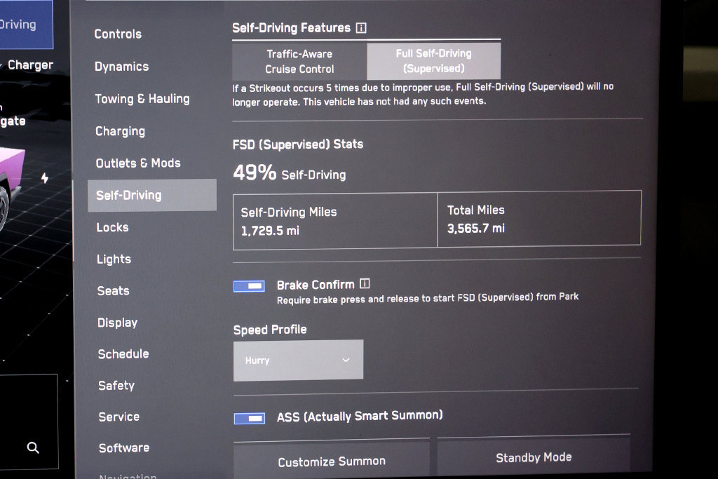 Used 2024 Tesla Cybertruck AWD Crew Cab image 30