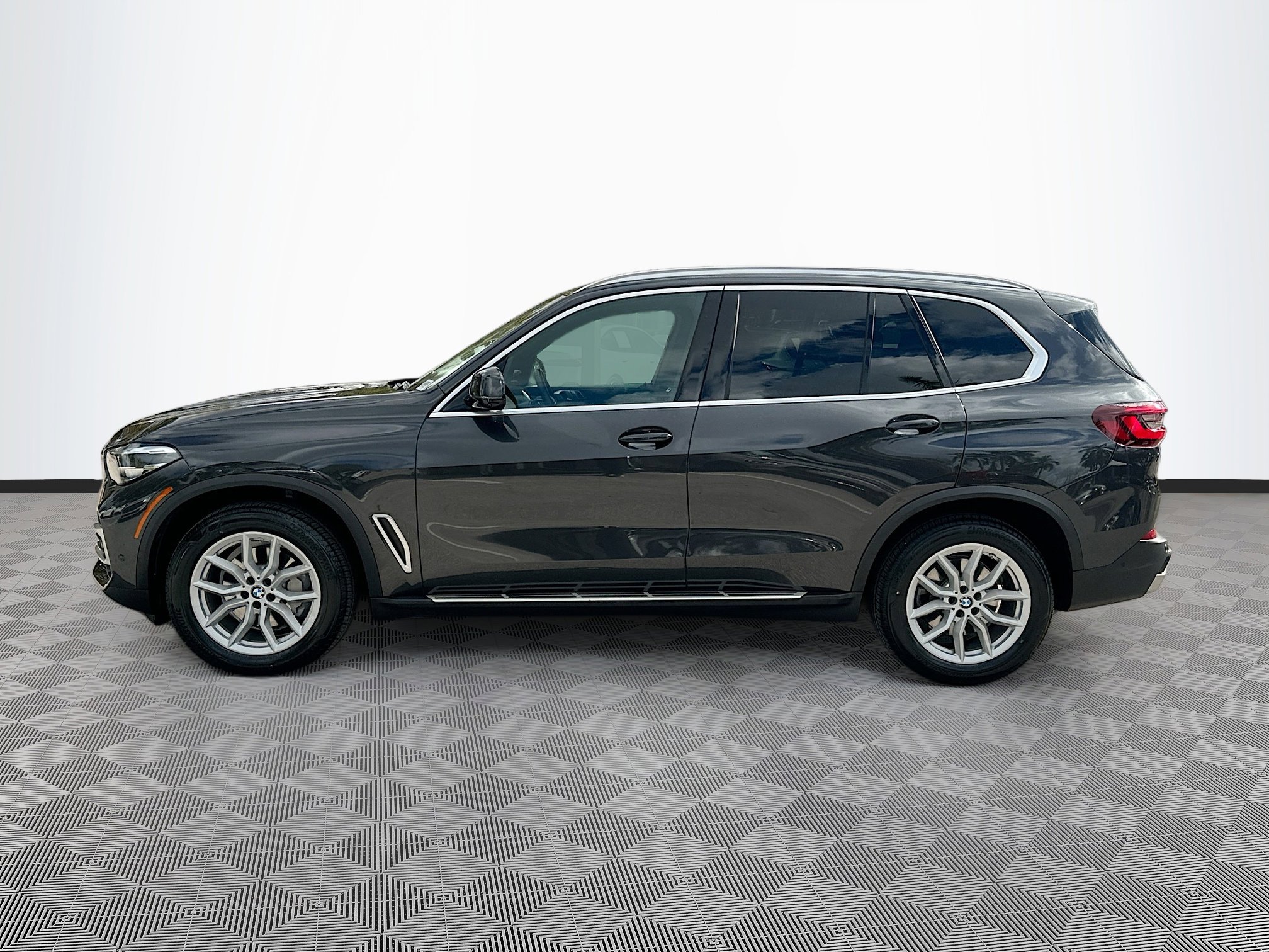 Certified 2023 BMW X5 xDrive40i w/ Premium Package image 4