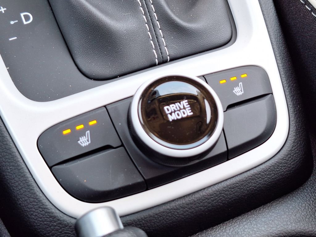 Used 2024 Hyundai Venue Limited image 24