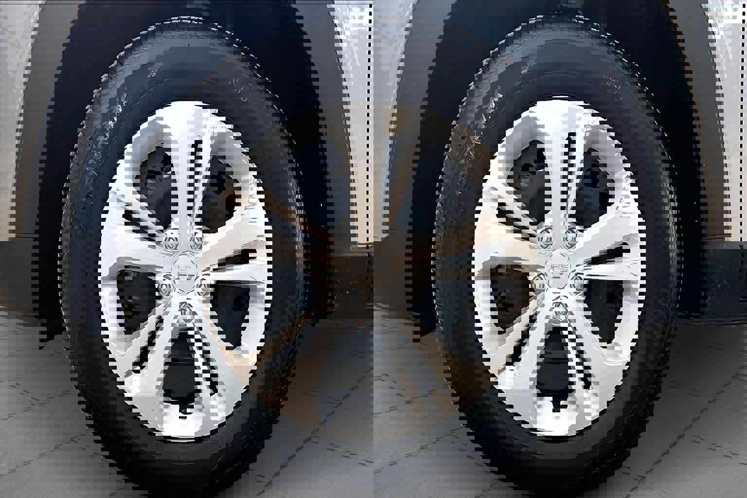 Used 2025 Chevrolet Trax LS image 11