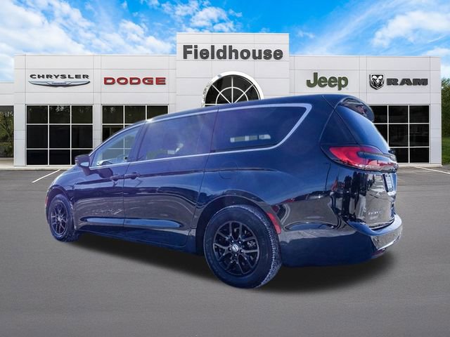 Used 2023 Chrysler Pacifica Touring-L image 14