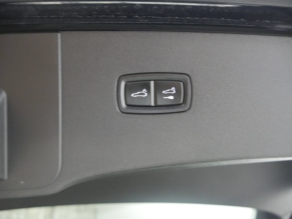 Certified 2023 Porsche Cayenne Turbo AWD/4WD image 21