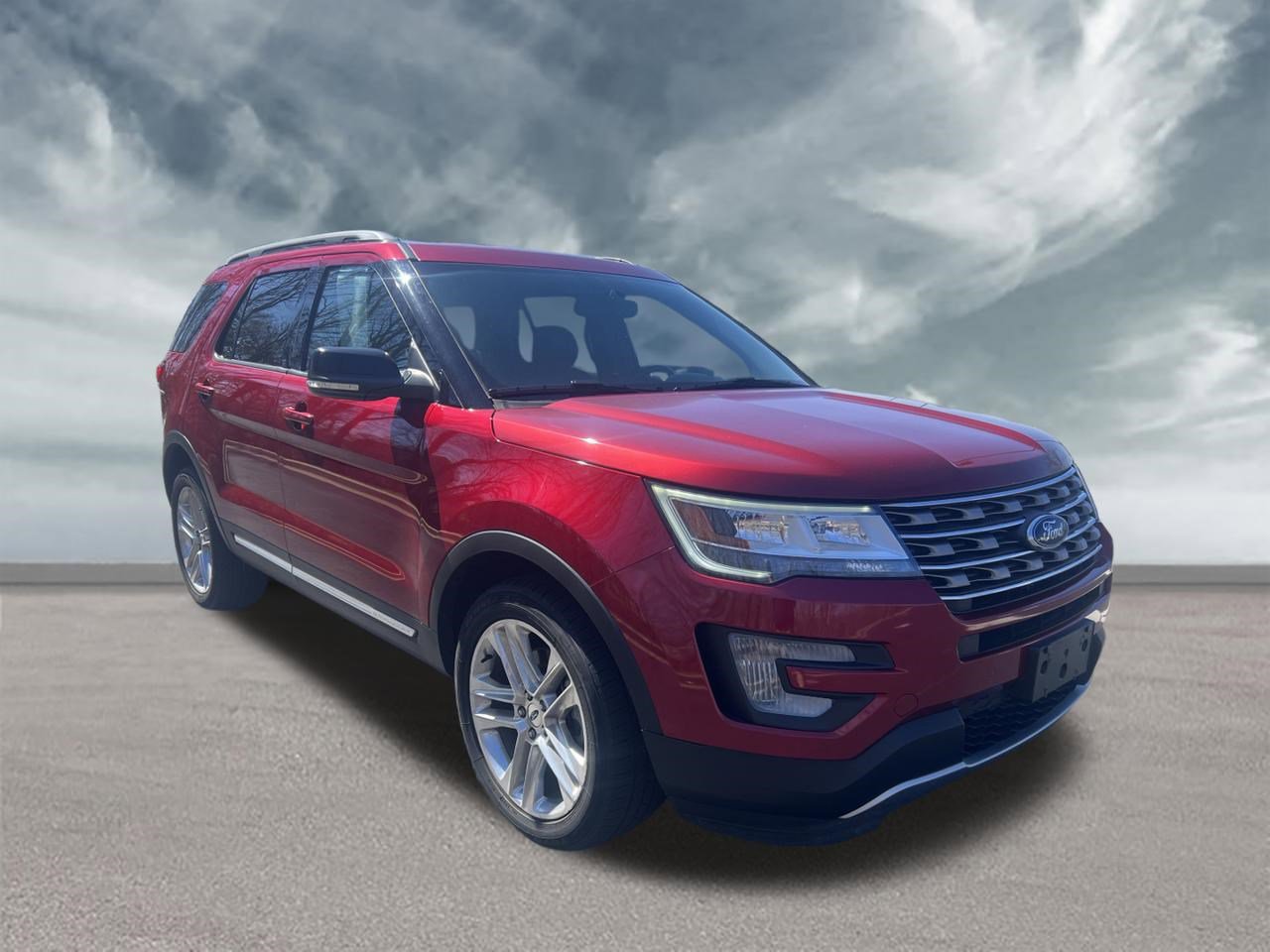 Used 2017 Ford Explorer XLT w/ Equipment Group 202A AWD/4WD image 4