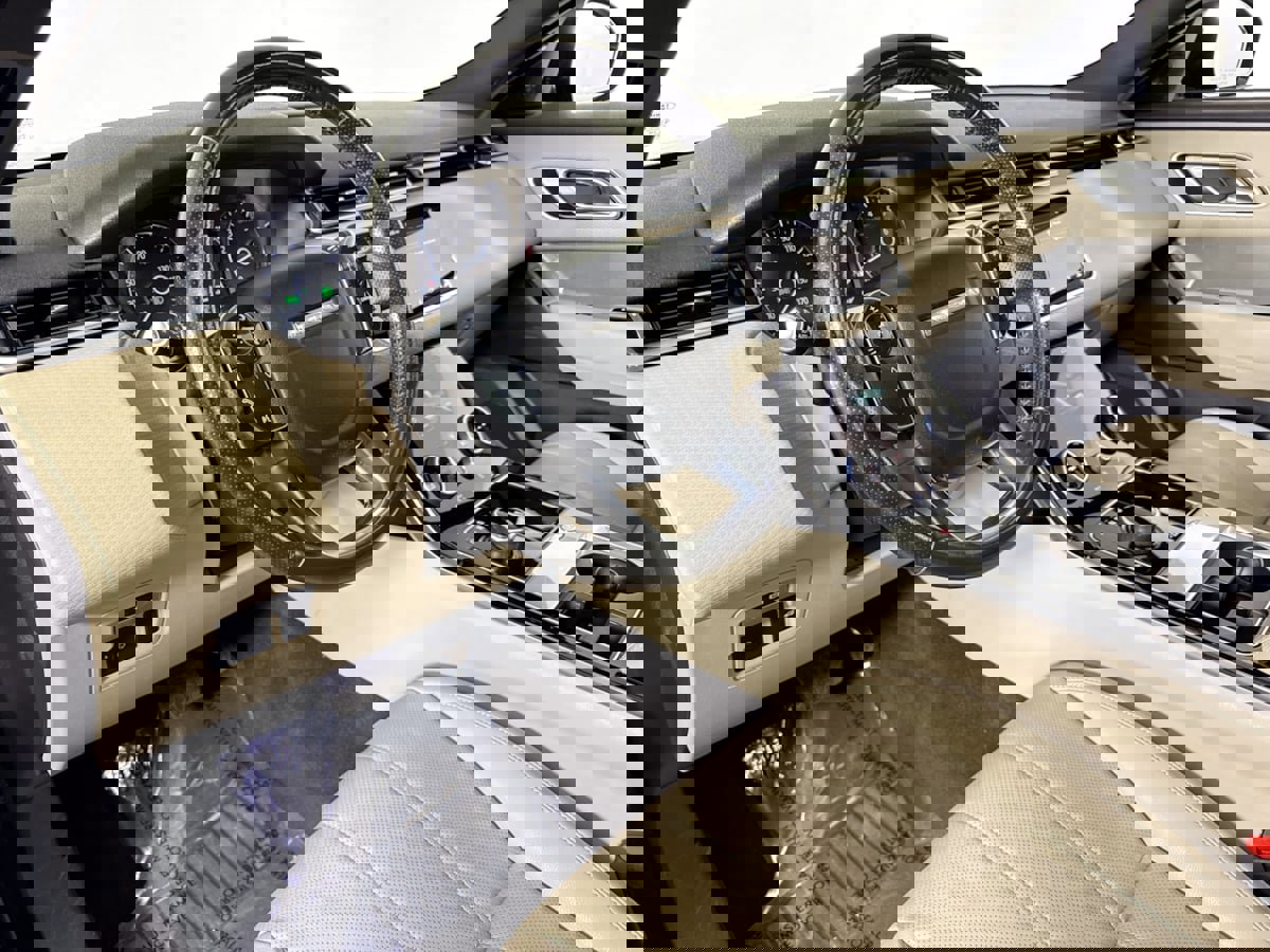 Used 2019 Land Rover Range Rover Velar S image 9