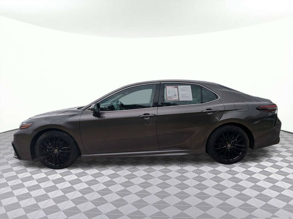 Used 2024 Toyota Camry XSE FWD image 6