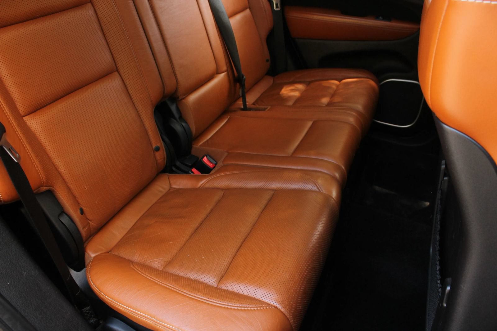 Used 2015 Jeep Grand Cherokee SRT w/ Luxury Group II AWD/4WD image 24