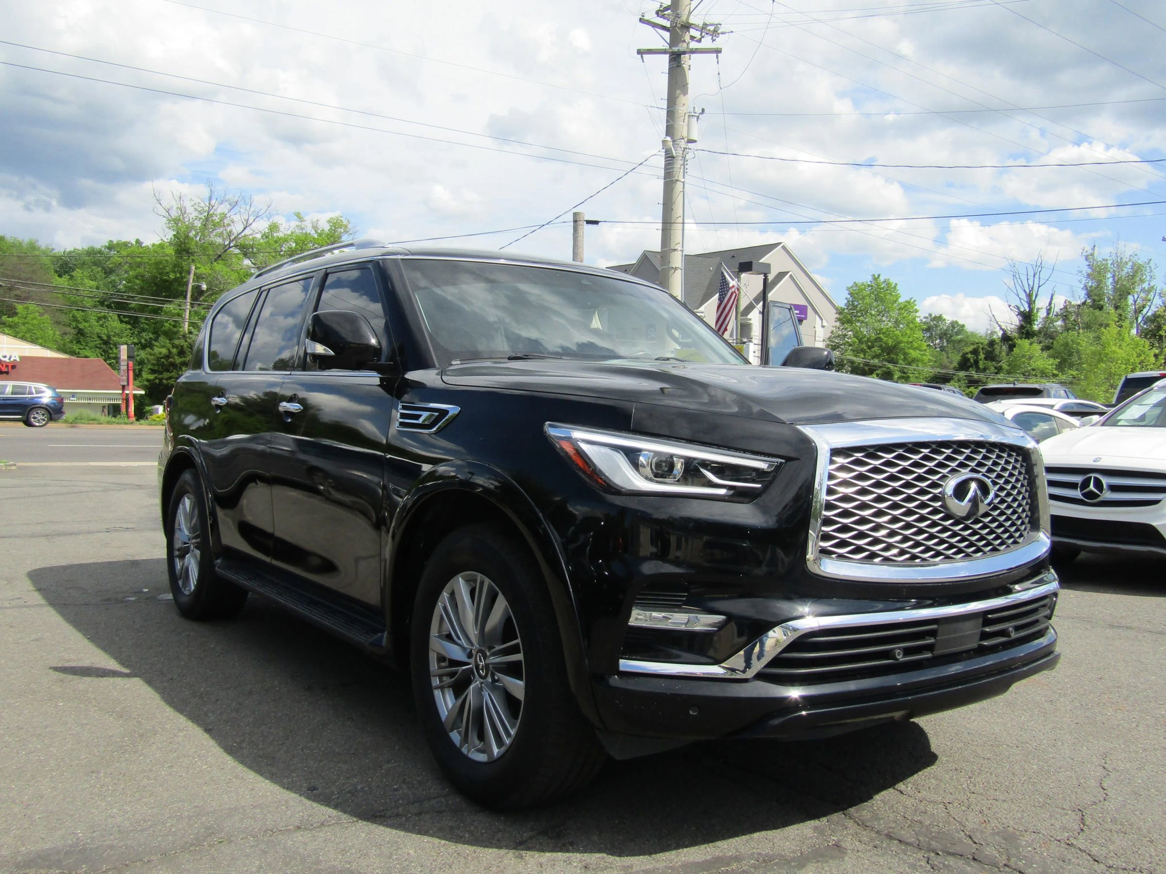 Used 2019 INFINITI QX80 Luxe image 1