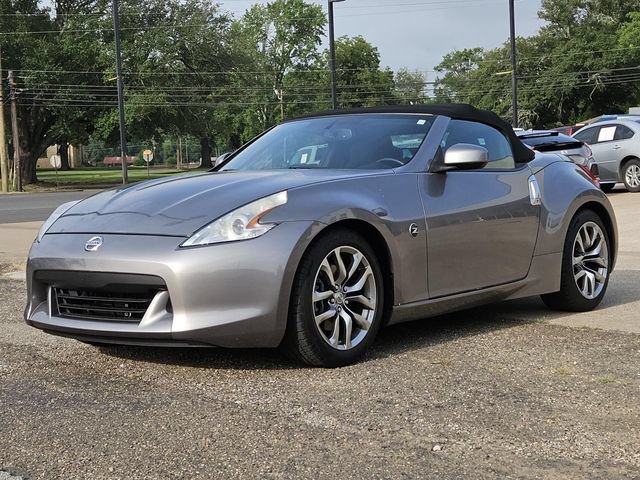 Used 2010 Nissan 370Z Touring RWD image 3