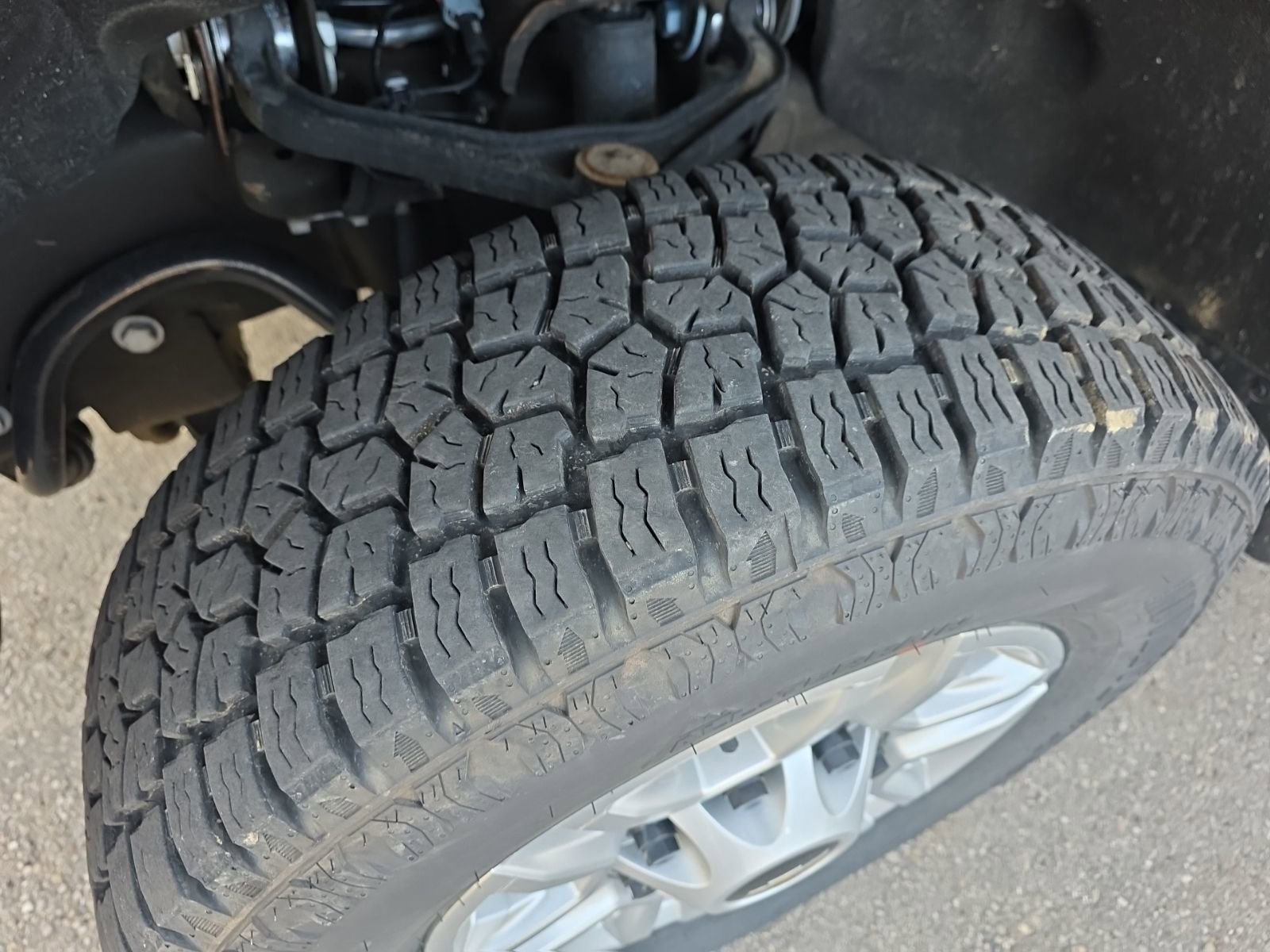 Used 2025 Chevrolet Silverado 2500 LT w/ Convenience Package image 9